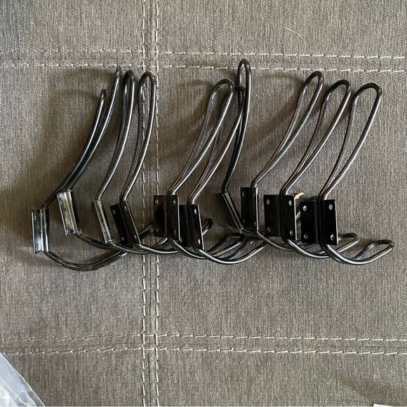 Entryway hooks - Picture 4 of 4